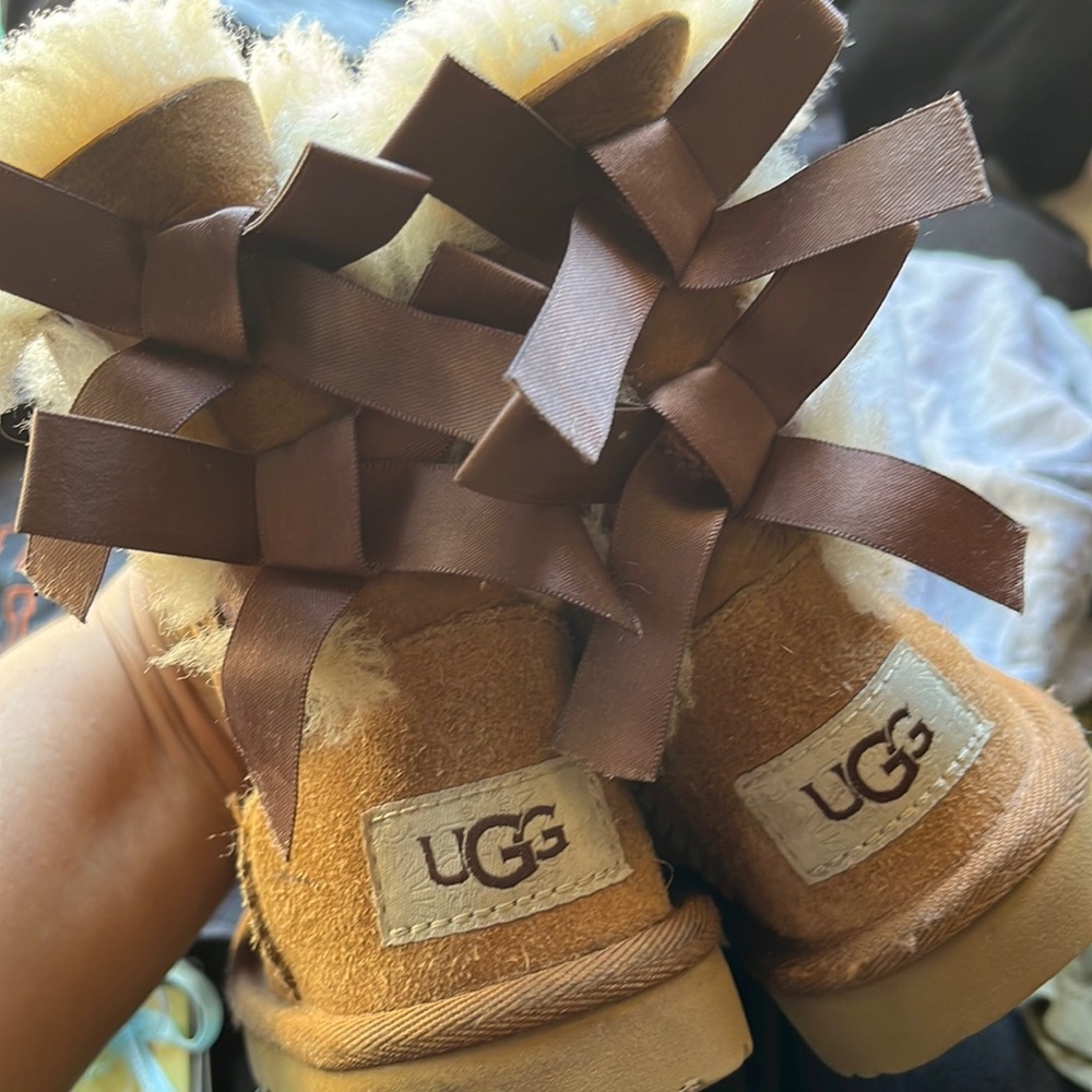 Ugg toddler girl size 9